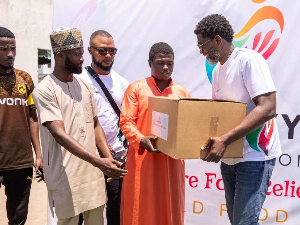 Kevin Okyere Foundation Supports 400 People in Fadama and Abeka